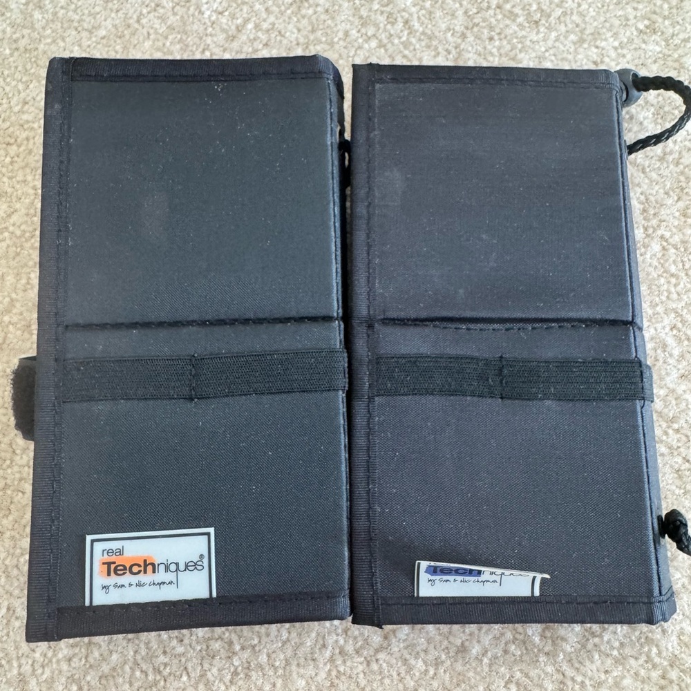 Real Techniques Black Double Foldable Brush Holder